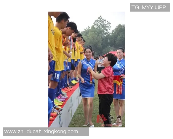 株洲市十八中勇夺全市中小学生田径运动会高中男人集体总分第一名