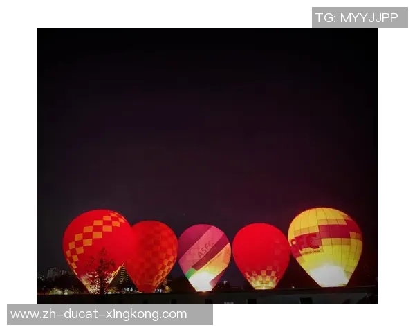 浙江武义：民众近距离触摸热气球 感触热气球扮演的共同魅力